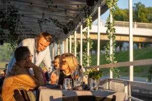 Degustuok.lt – degustacinės vakarienės laivu Neries upe, Vilniuje – nuotrauka 5