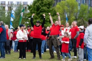 Lietuvos rekordas – didžiausia iš žmonių sudaryta trispalvė VRM festivalyje – nuotrauka 4