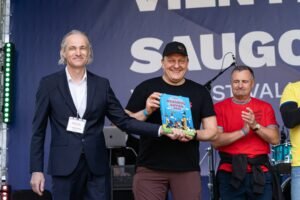 Lietuvos rekordas – didžiausia iš žmonių sudaryta trispalvė VRM festivalyje – nuotrauka 6
